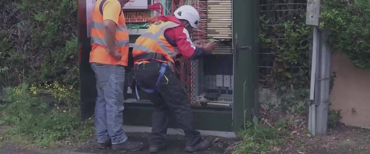 Techniciens AFC en intervention sur une armoire de rue